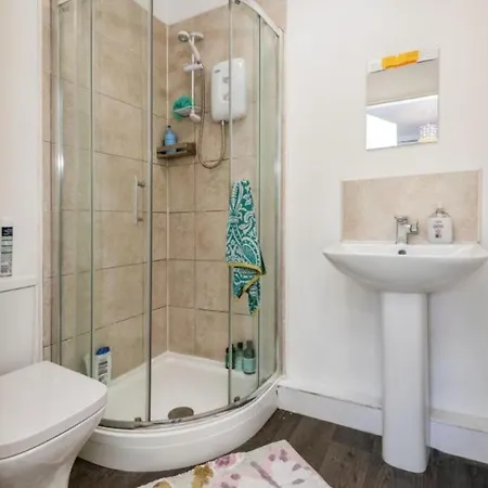 Modern 2bed - Free Parking - Great Location! شقة ليدز
