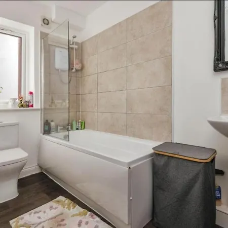 Modern 2bed - Free Parking - Great Location! *
