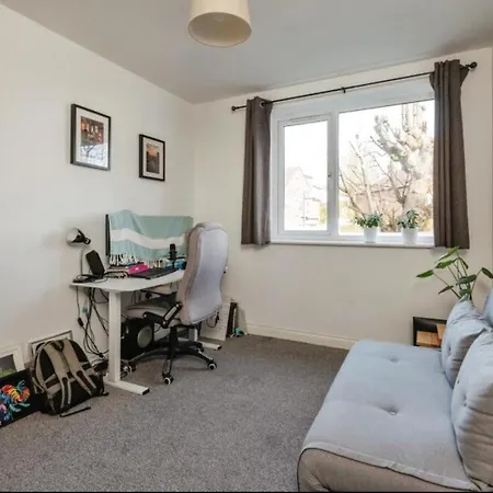 Modern 2bed - Free Parking - Great Location! * ليدز